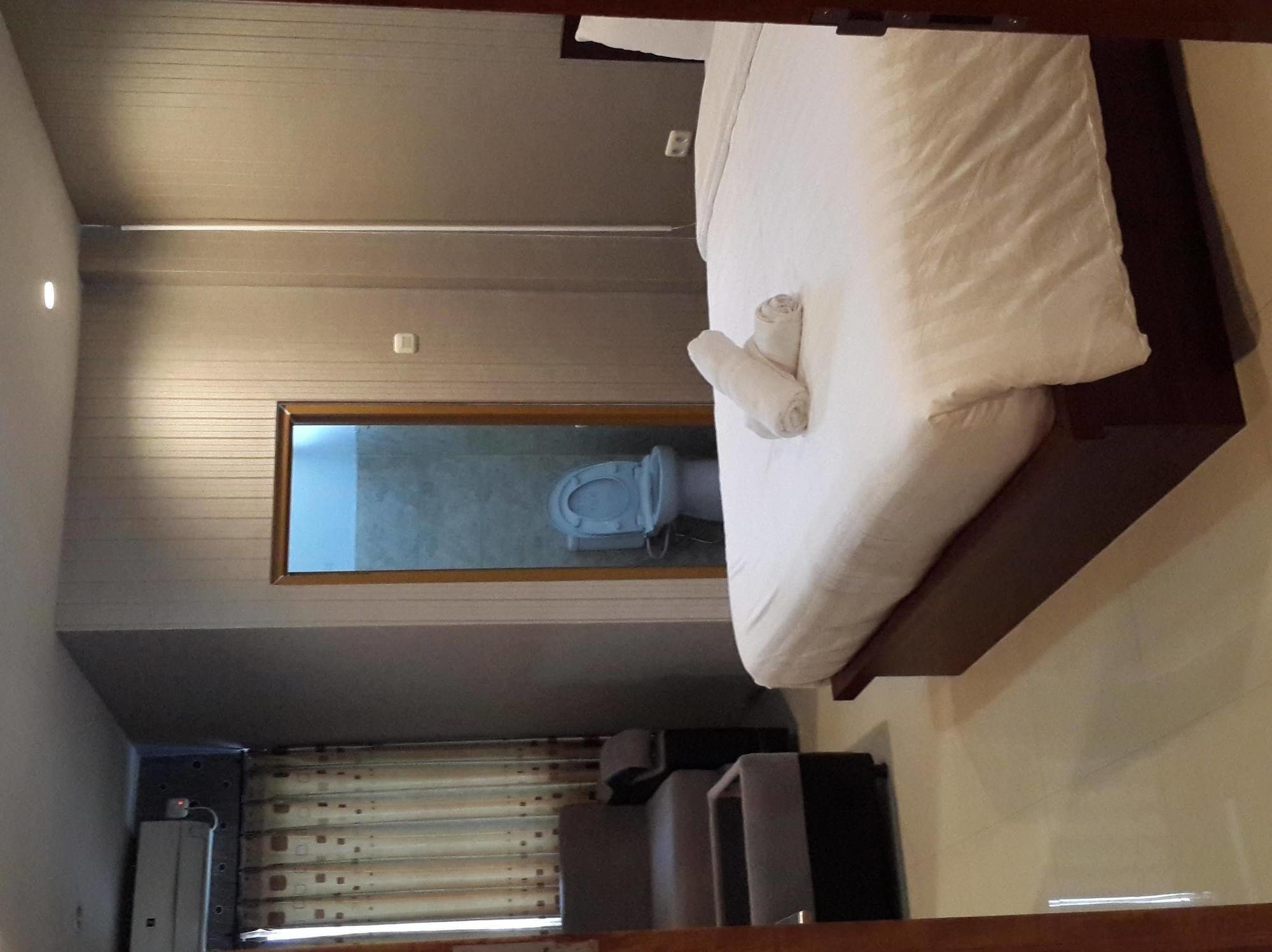 Reddoorz Plus @ Paal 2 Manado Ngoại thất bức ảnh