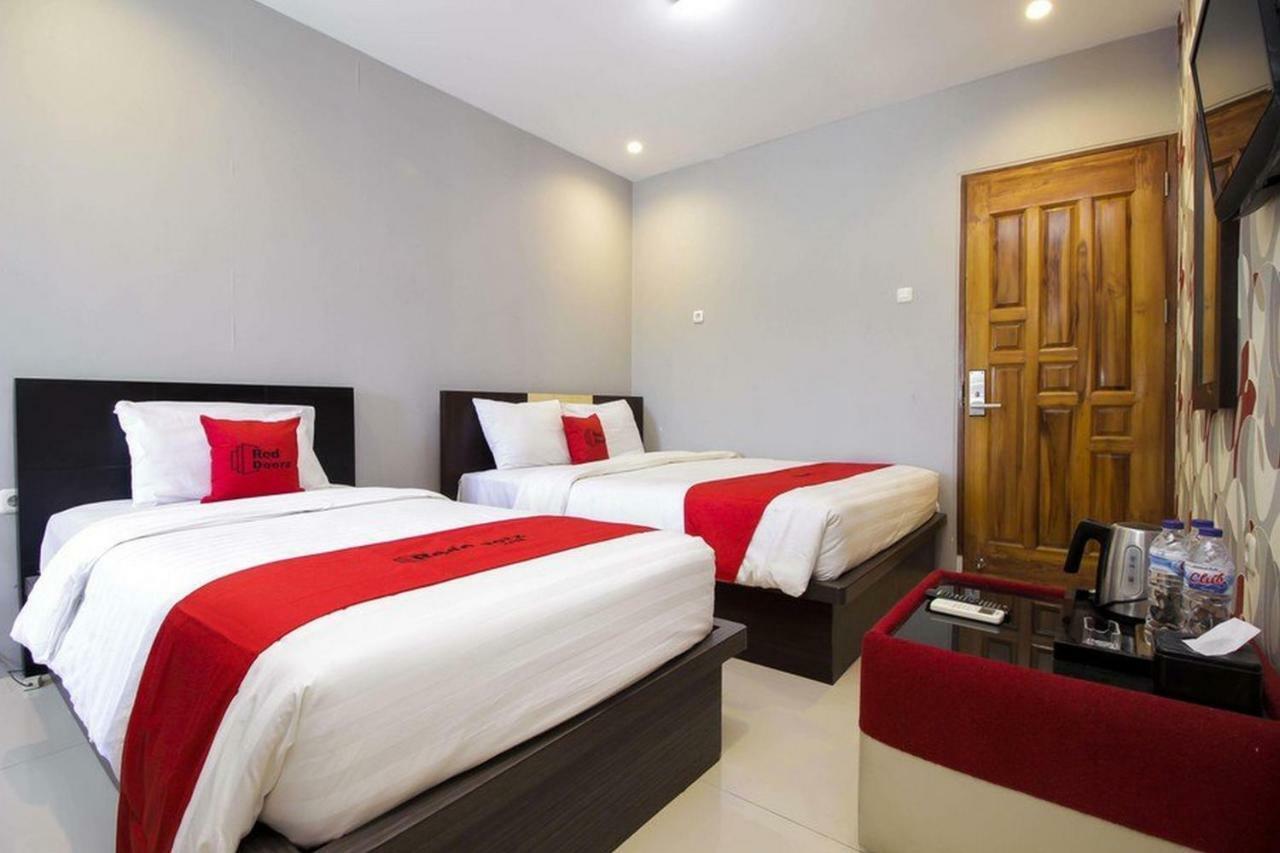 Reddoorz Plus @ Paal 2 Manado Ngoại thất bức ảnh