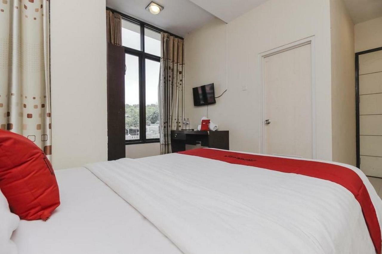 Reddoorz Plus @ Paal 2 Manado Ngoại thất bức ảnh