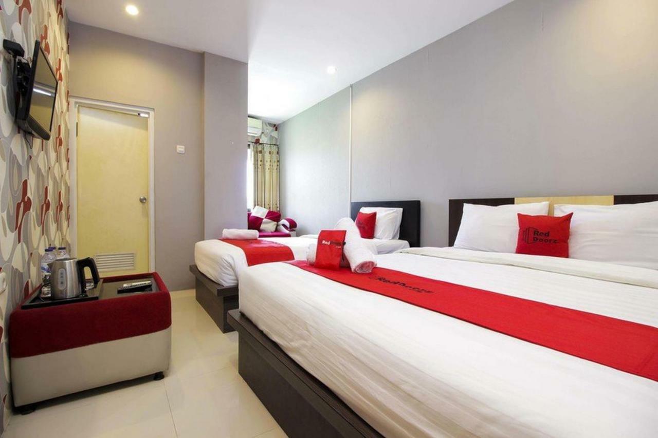 Reddoorz Plus @ Paal 2 Manado Ngoại thất bức ảnh